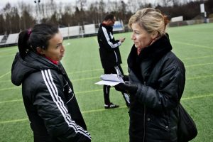 Susanne träffar världens bästa fotbollsspelare Marta. Foto Privat